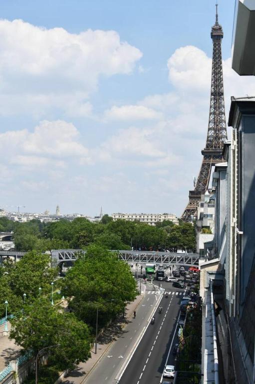 Stylish 1BR view of River Seine and Eiffel Tower - 1