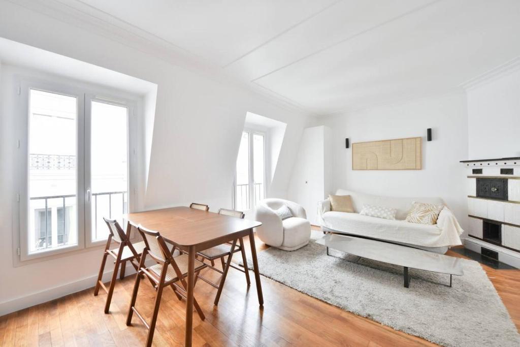 Cozy and Chic 1BR Near Champs Elysees - 3
