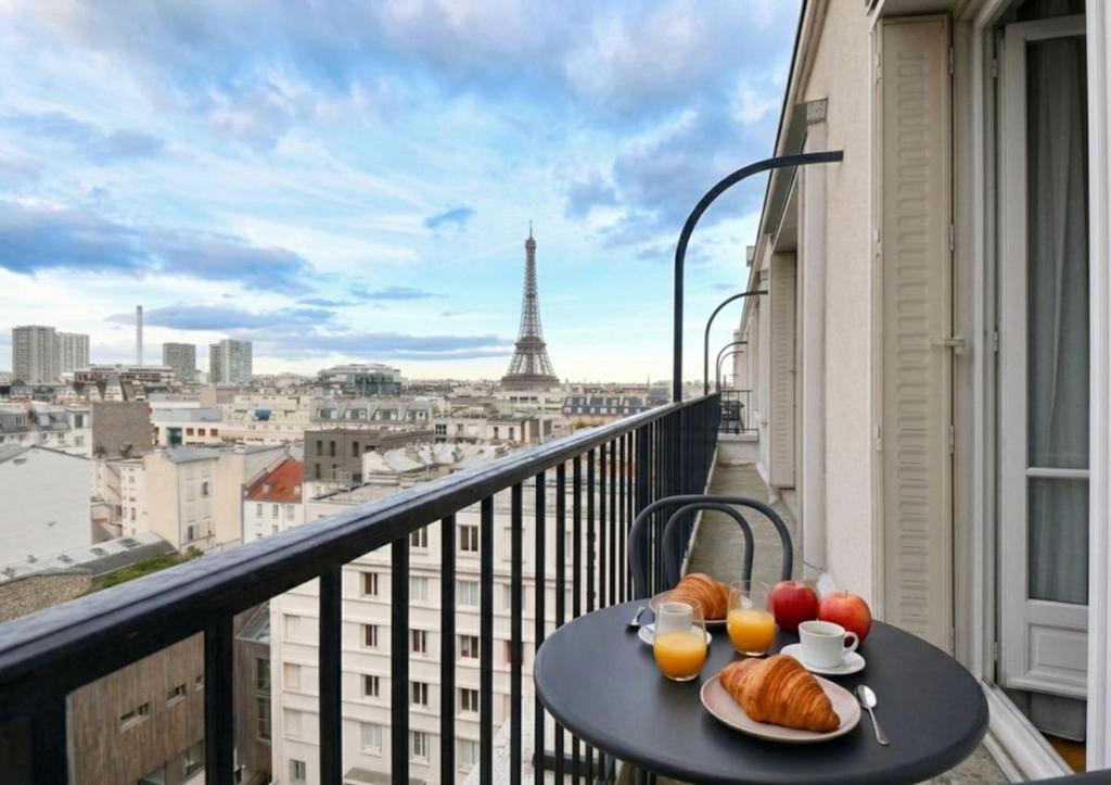 Eiffel Tower View 1BR Newly Renovated and Bright - 1