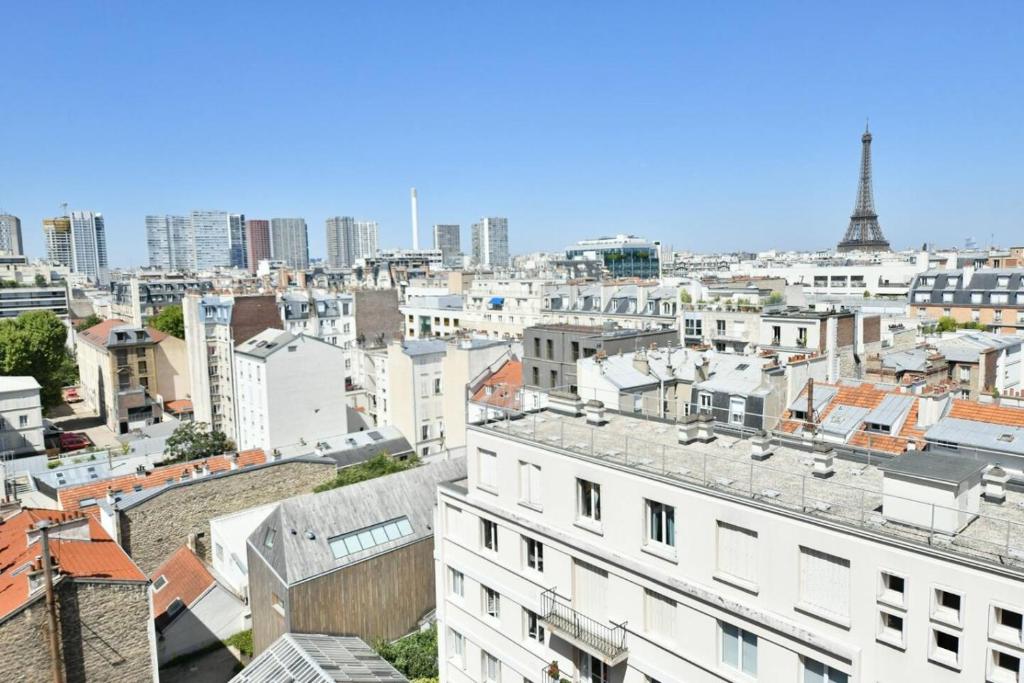 Eiffel Tower View 1BR Newly Renovated and Bright - 5