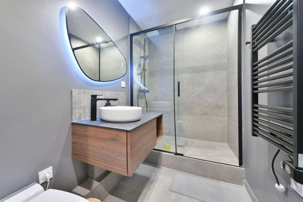 Chic 1BR Central Location Newly Refurbished - 3