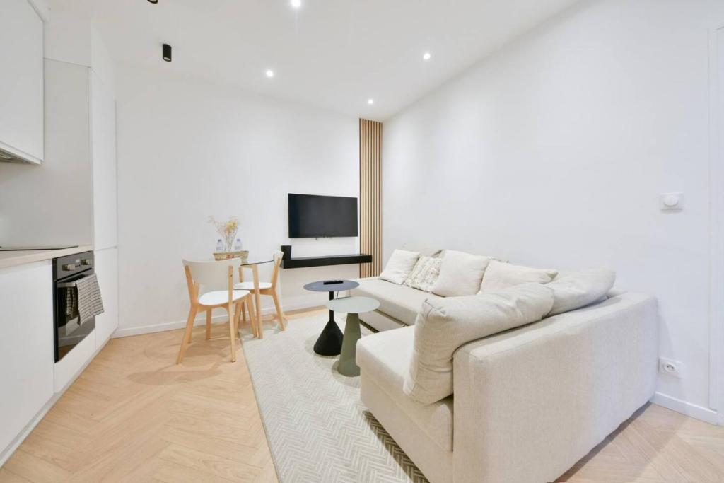 Cozy 1BR Getaway in the Heart of the City - 3