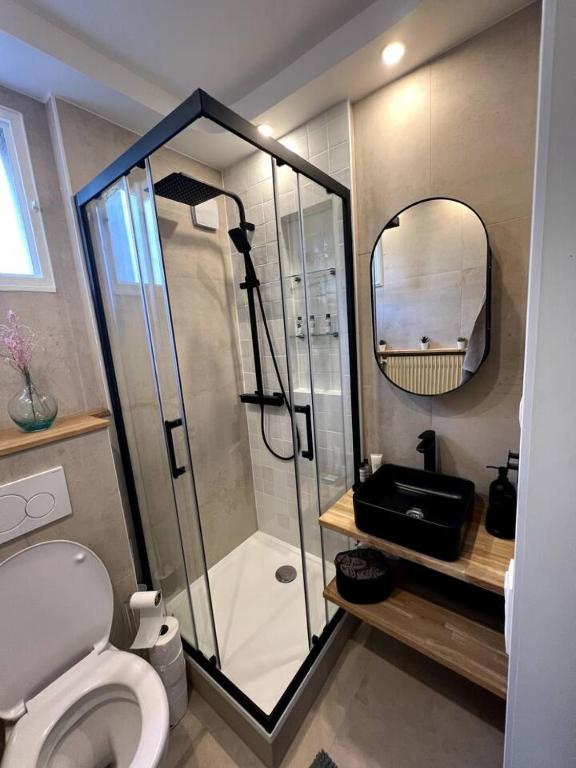 Eiffel Tower Area Chic and Cosy Parisian Studio - 3