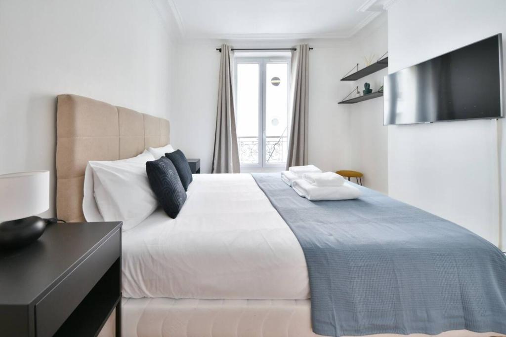 Cozy 1BR by Eiffel Tower and Seine Comfort Charm - 5