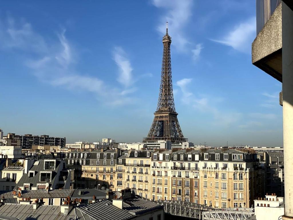 Best Eiffel Tower View Refurbished Studio - 5
