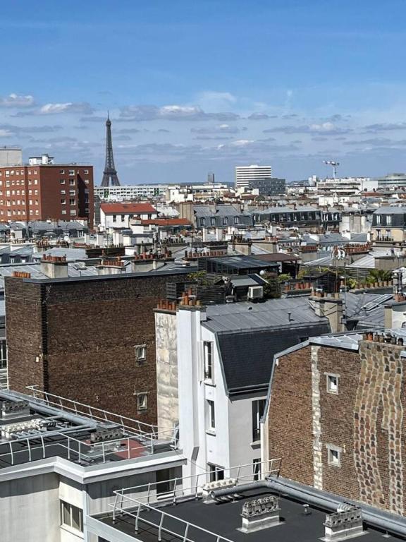 Vibrant 1BR with balcony and view of Eiffel Tower - 5