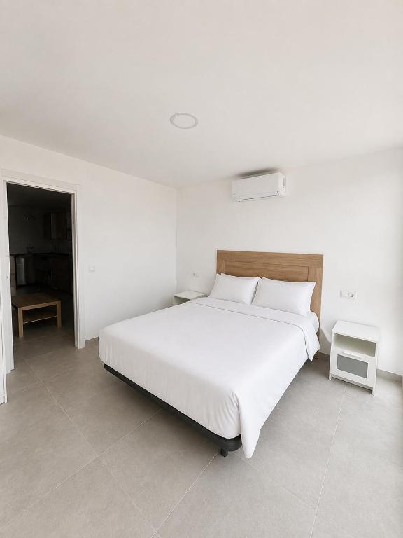 Carihuela Beachfront Apartments - 3