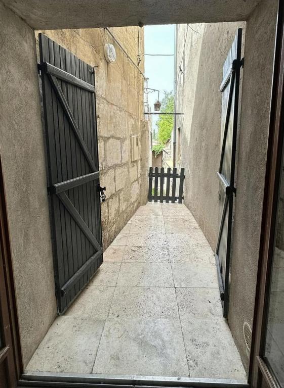 Maison familiale et confort, vue sur la Tour Luma - 4