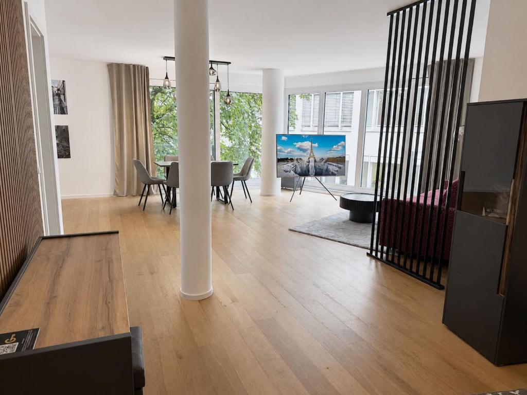 GoldenKey-Suites - Luxury Suite 'Perlachturm' - Direct Views of Rathausplatz & Perlach Tower - New in 2026 - 1