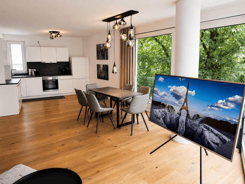 GoldenKey-Suites - Luxury Suite 'Perlachturm' - Direct Views of Rathausplatz & Perlach Tower - New in 2026 - 2