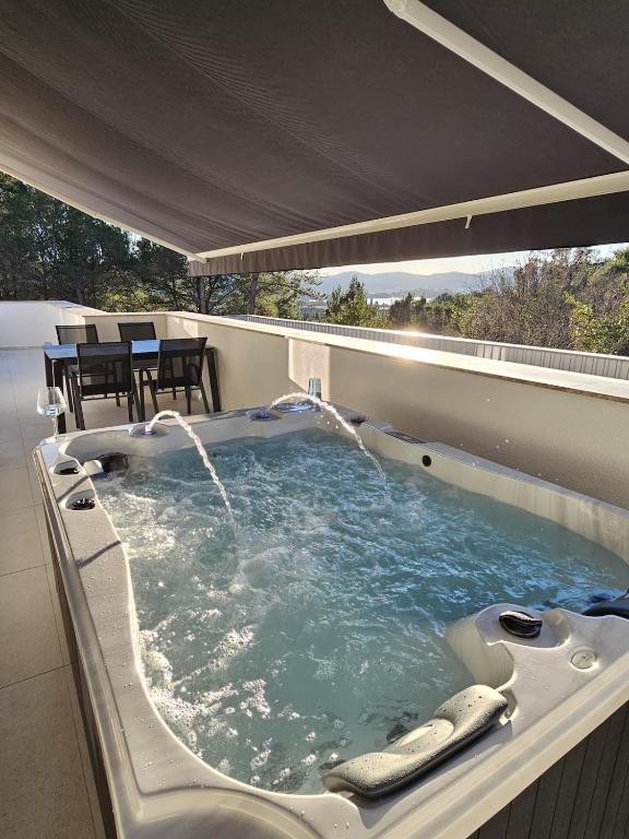 Luxury Airport Residence - Private Jacuzzi&Terrace - 1