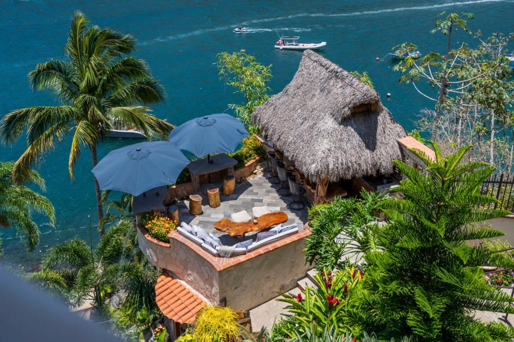 Secluded Luxury Oceanfront Suite - Stunning Views - 3