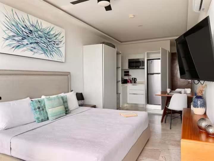 Sea View Studio w Rooftop Pool Near 5th Ave - 2
