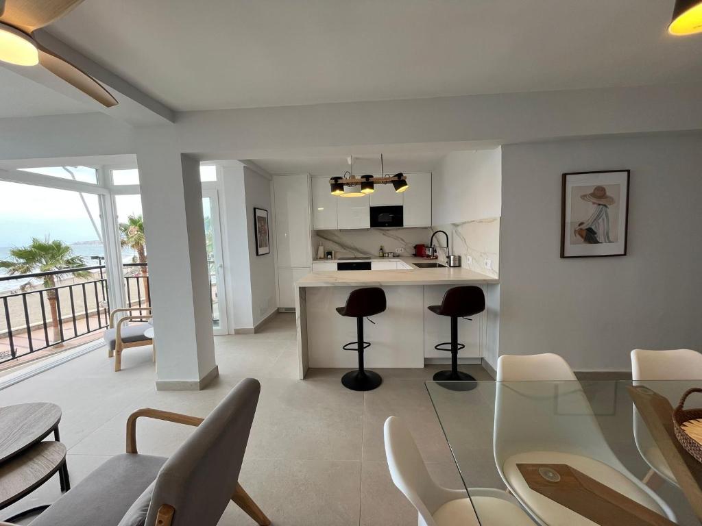 RgHost-Apartamento Trasmallo Deluxe en Paseo Marítimo - 3