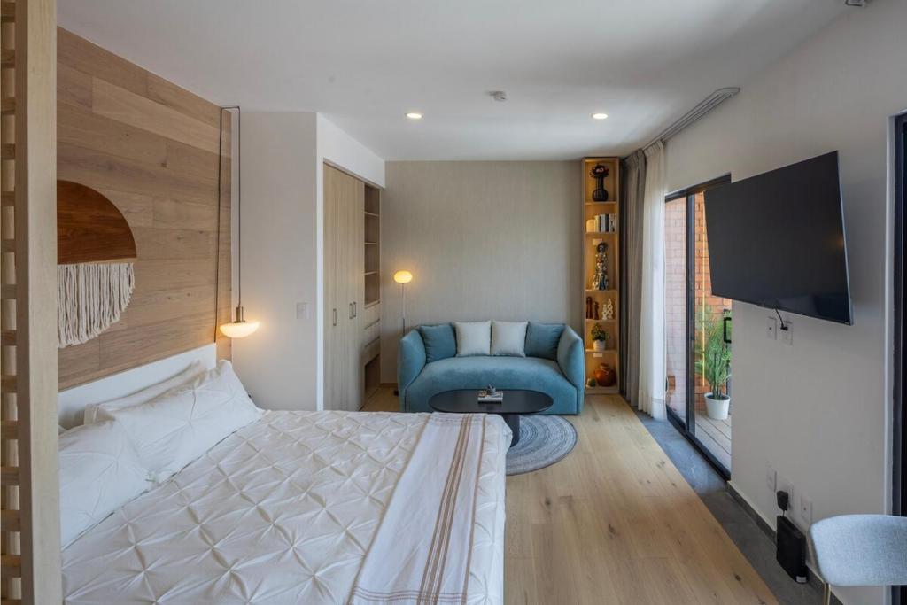 Refined Spacious Studio, Balcony, Pool & Gym - 2