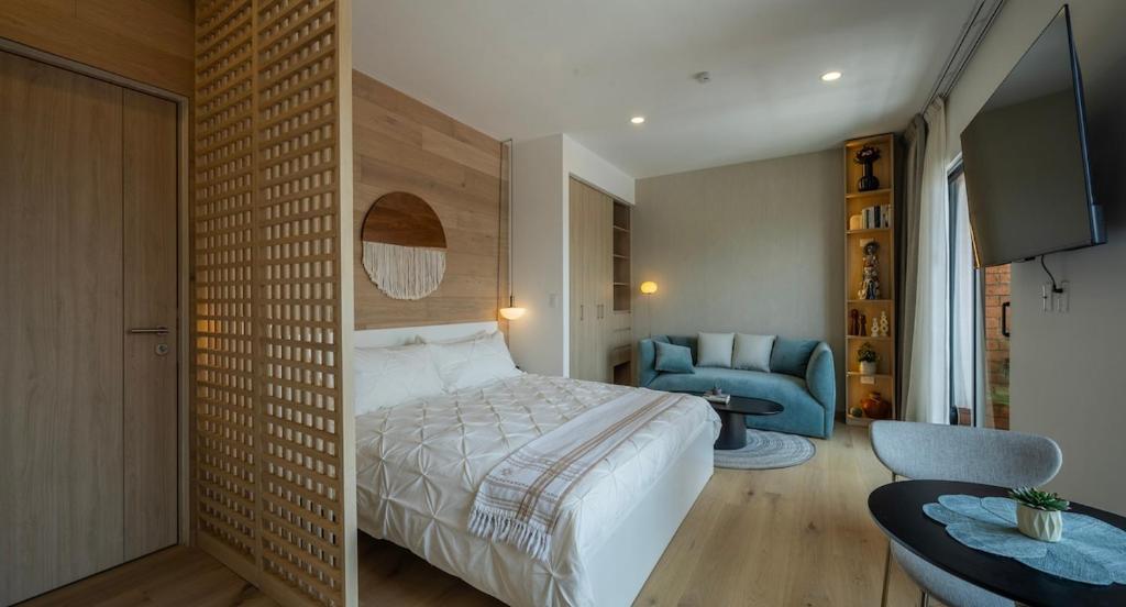 Refined Spacious Studio, Balcony, Pool & Gym - 5