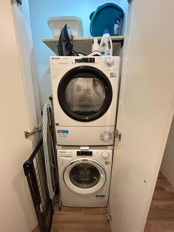 BOHEMIAN PIGNETO RHOME - 2 bdr 2 bath family friendly comfort & elegance - Colosseum at 4 metro stops - Secure & vibrant area, Pigneto metro & historic car free Island at 10 min walk - Easy access to Termini, La Sapienza, Policlinico Umberto I - 3