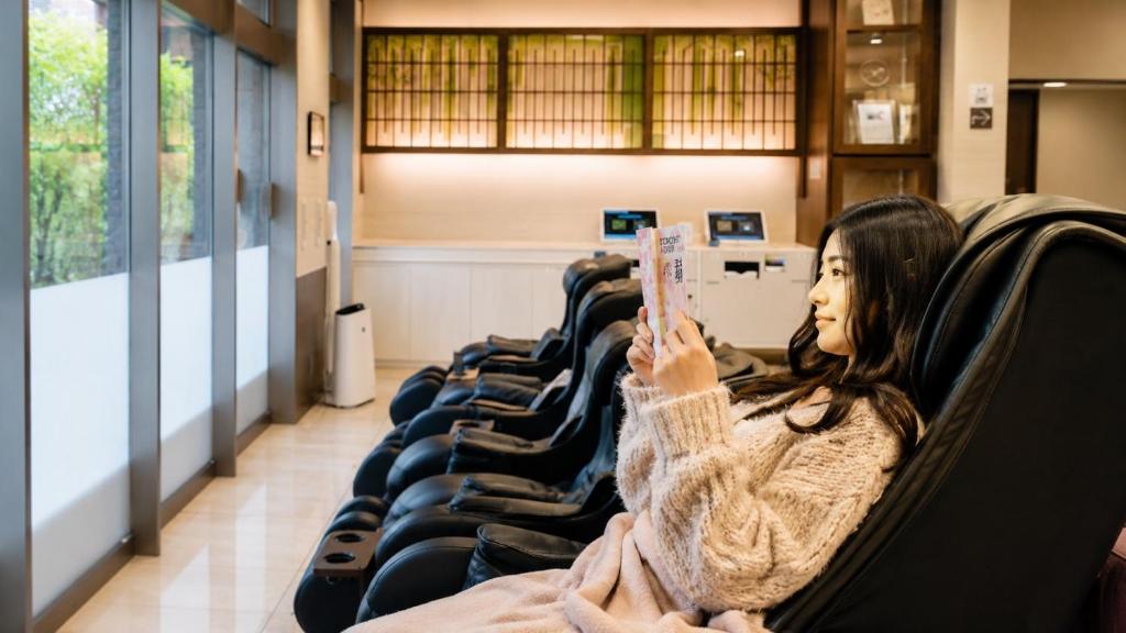 The Bridge Hotel Shinsaibashi free massage chairs