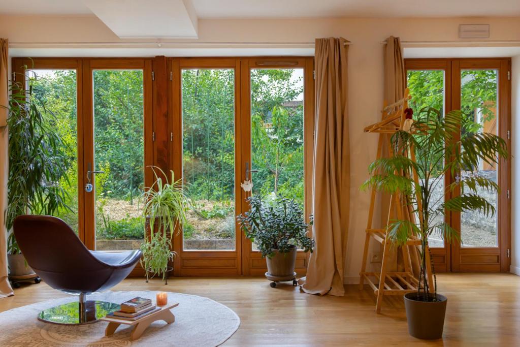Suite Zen avec coin salon et vue sur jardin - 4