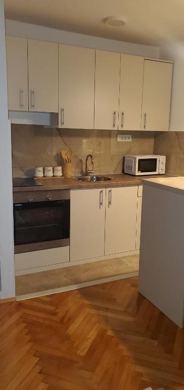 Studio Inn "next to Delta & Free Parking " - 2