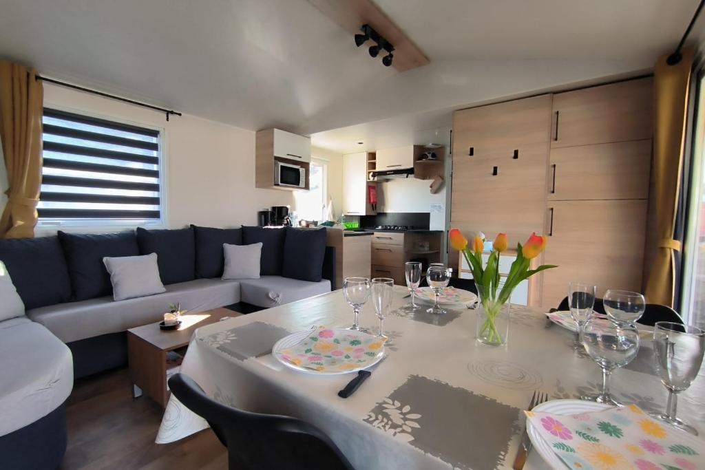 Mobilhome 3 chambres avec terrasse et magnifique jardin - 4