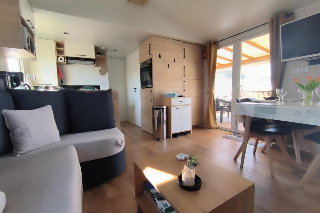 Mobilhome 3 chambres avec terrasse et magnifique jardin - 5