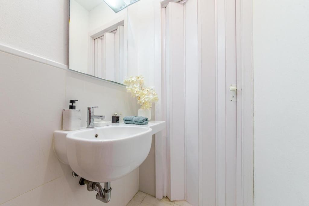 Characteristic one bedroom Apartment Columns of San Lorenzo - 4