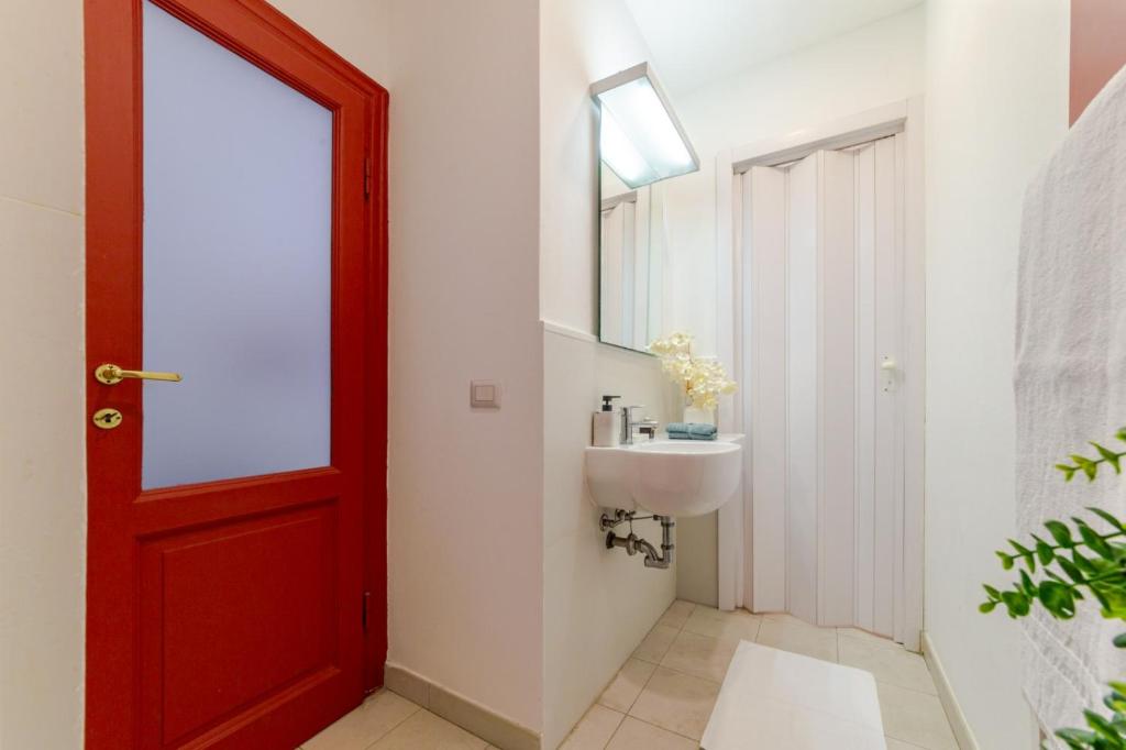 Characteristic one bedroom Apartment Columns of San Lorenzo - 5