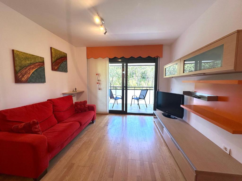 LETS HOLIDAYS Quiet Apartment With Pool in Tossa 2 - 4