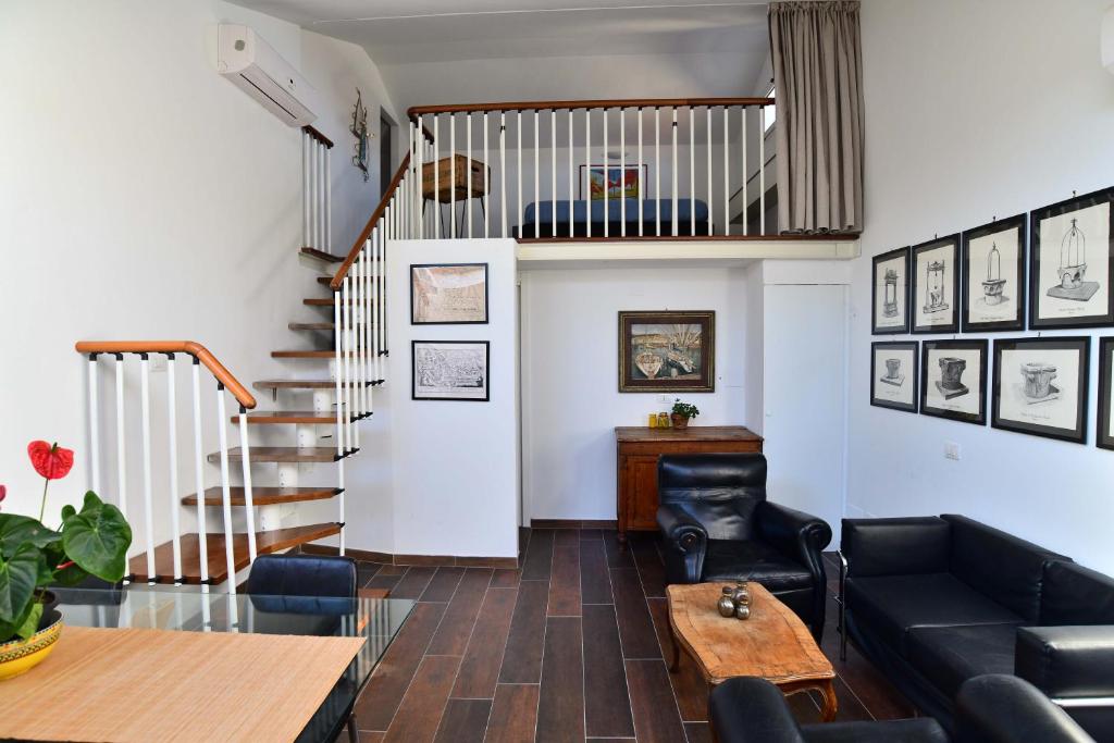 GuestHost - Mansarda San Vitale Charming Studio - 1