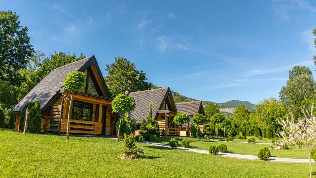 Sicevacka Bajka log cabin in a nature park - 1