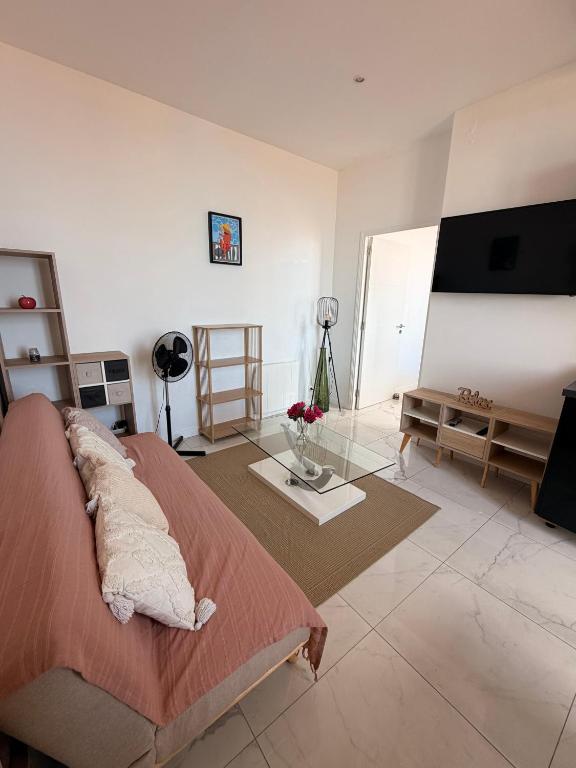Seaview Apartment with 1 Bedroom - Next to Monaco - 2
