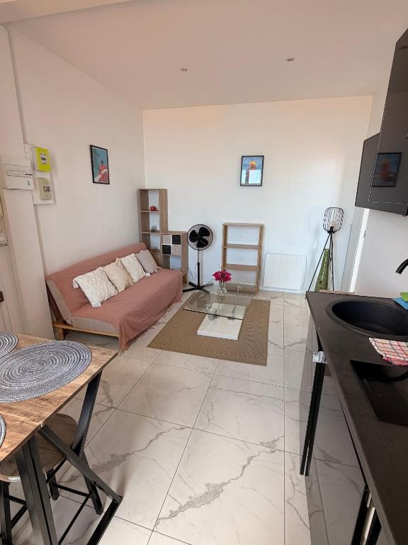 Seaview Apartment with 1 Bedroom - Next to Monaco - 3