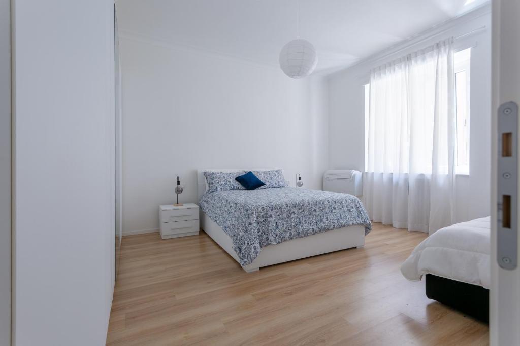 Alma Rhome - 5