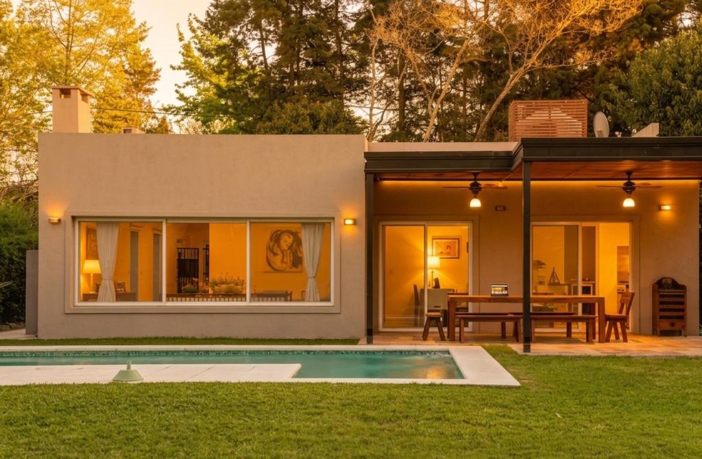 Casa privada con pileta climatizada, gran parque y parrilla en Pilar - 2