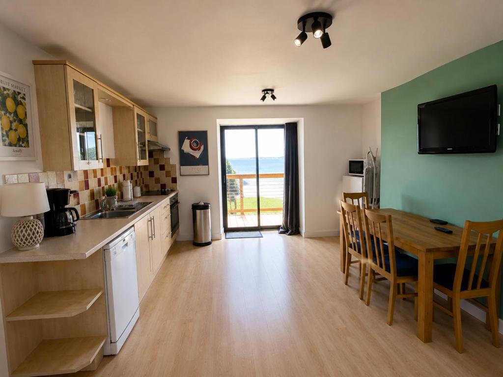 Dolphin Bay Suites photo 4