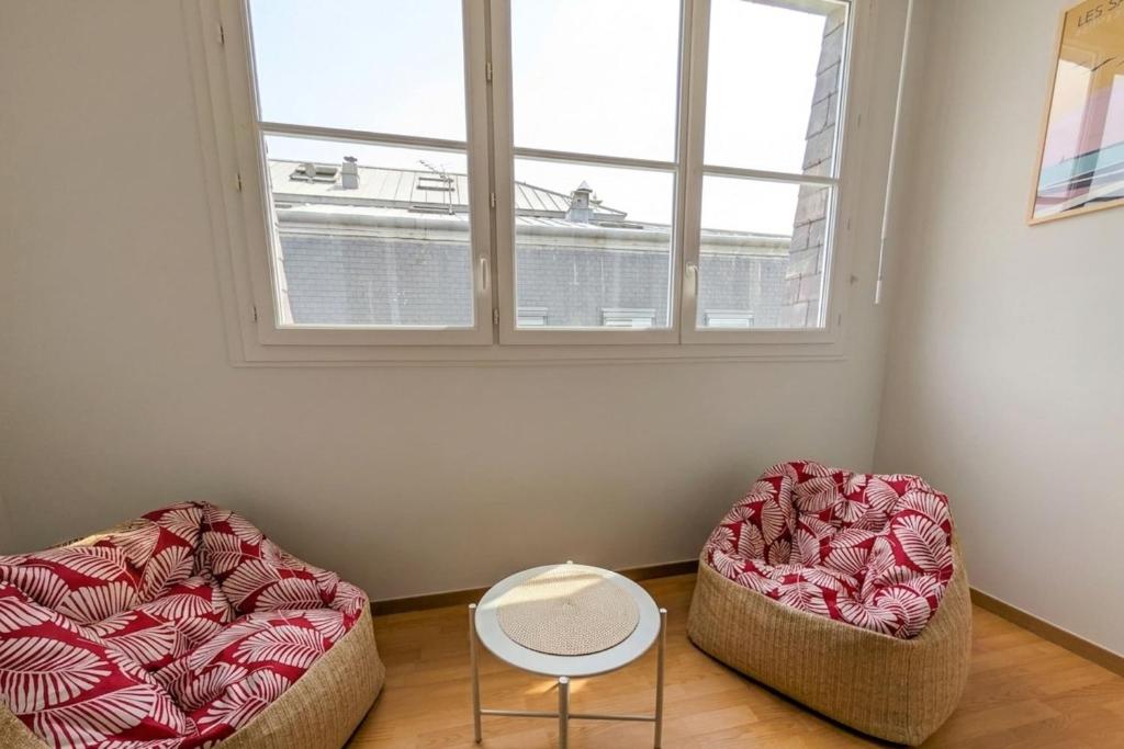 Centrally located apartment 50m from the beach - 2