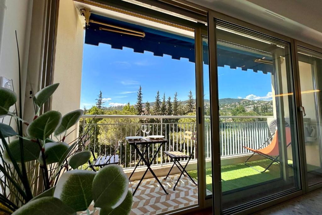 Studio sur la marina avec terrasse et piscine - 1