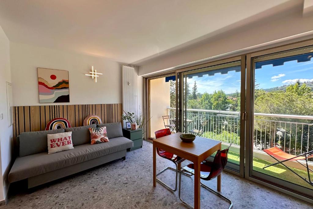 Studio sur la marina avec terrasse et piscine - 2