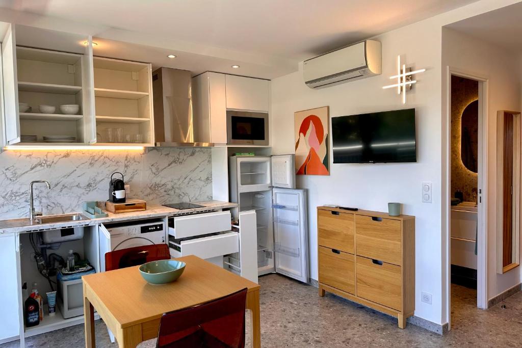 Studio sur la marina avec terrasse et piscine - 3