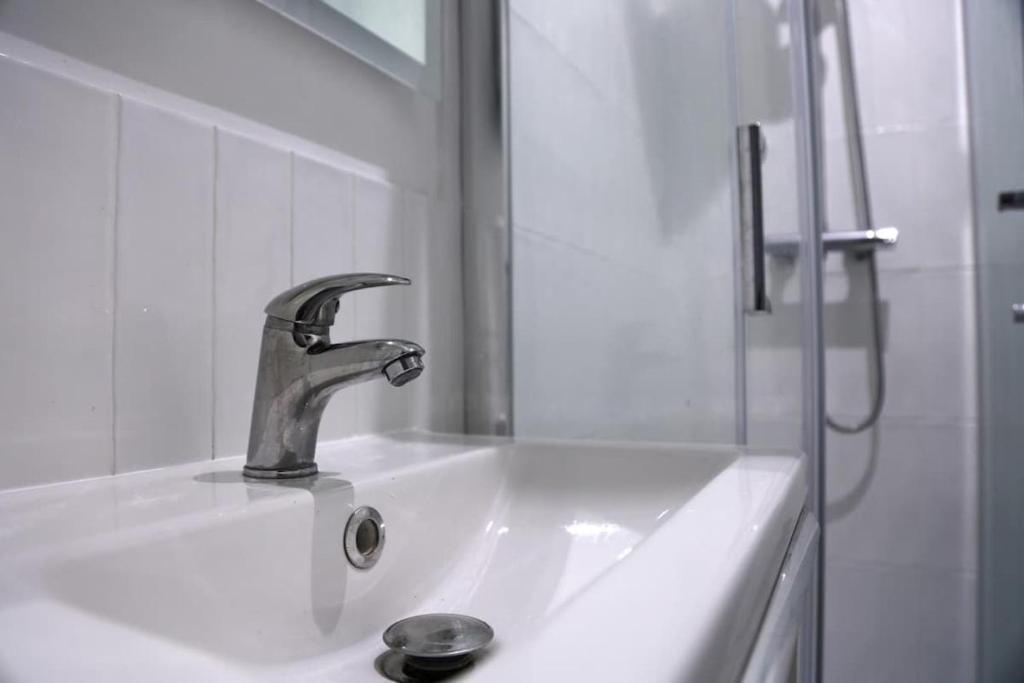 1bdr apt close to City Center - 3