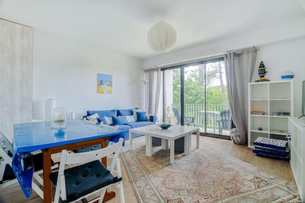 Apartment with balcony and parking near the beach - 2