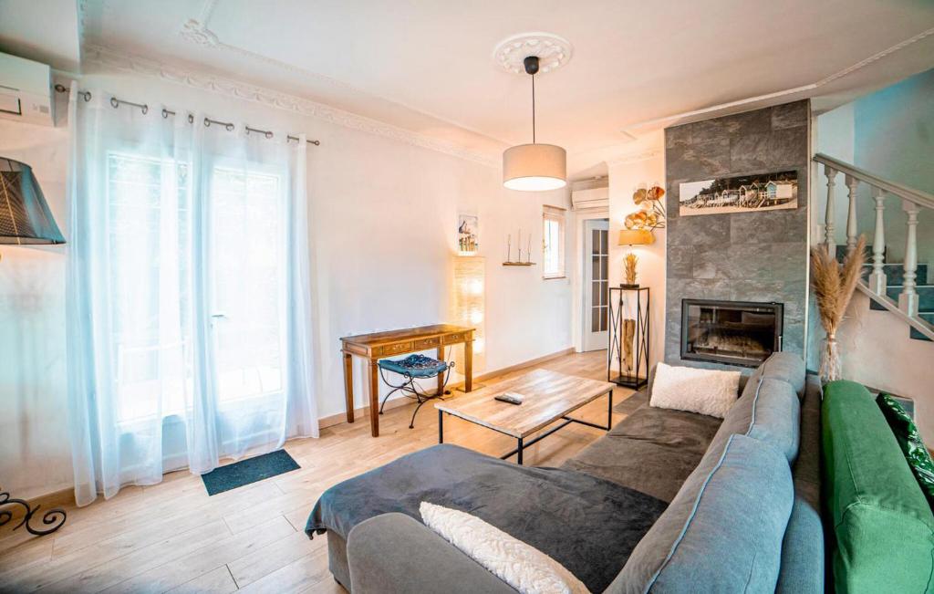 Amazing Home In Fréjus - 4