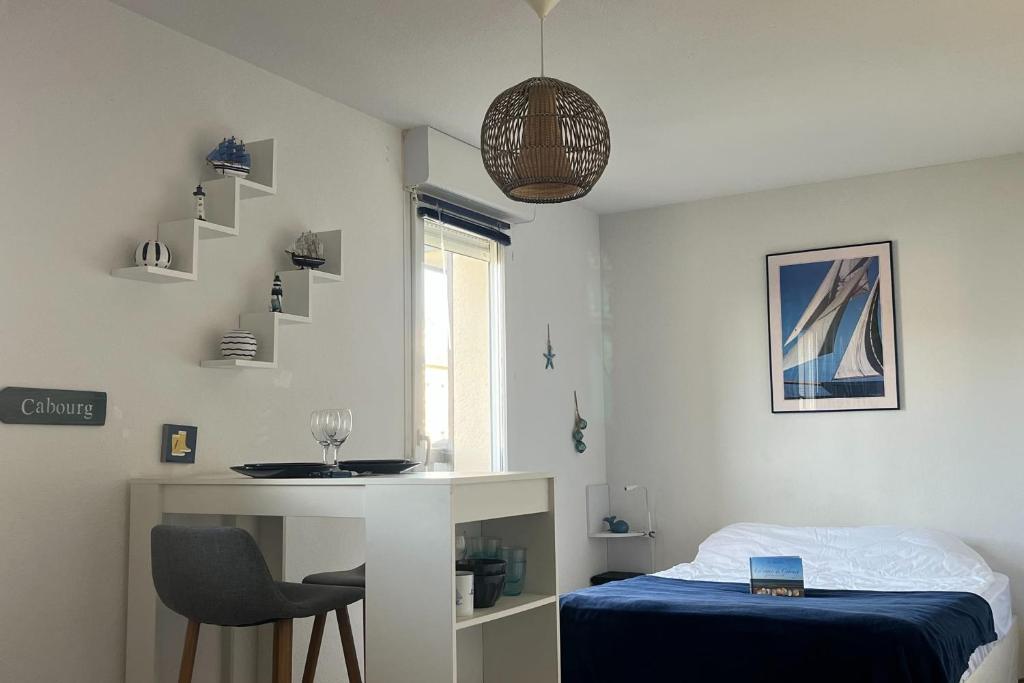 Bright studio close to the sea - 2
