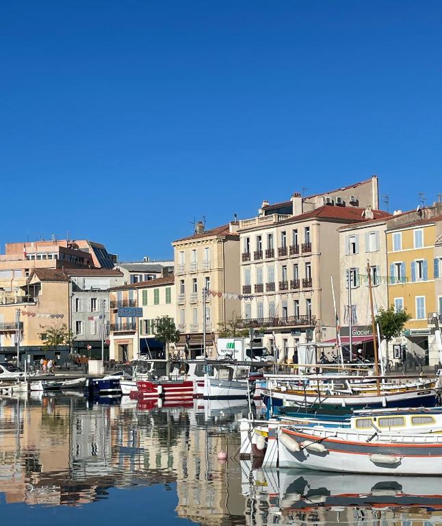 Studio rénové - 50m Vieux port - Parking inclus - 4