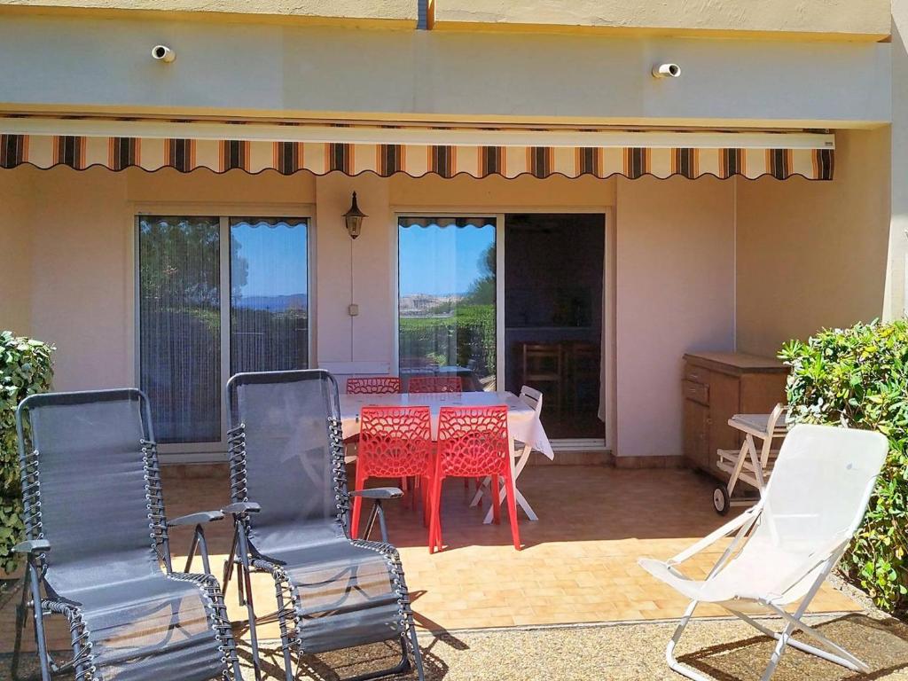T2 cabine avec terrasse à La Favière, proche plages et commerces - FR-1-610-20 - 3