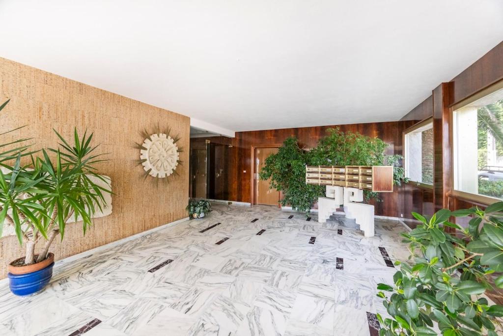 Beachfront Antibes Sea View 2 Bedrooms - 3