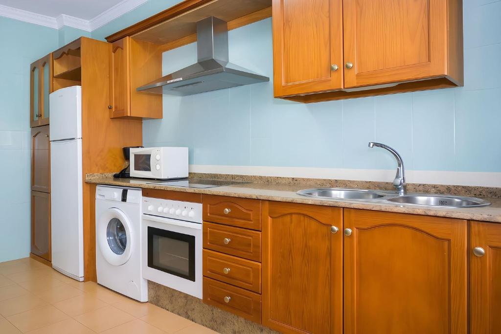 Nuevo Apartamento con Balcones y Aire solo familias y parejas - 2