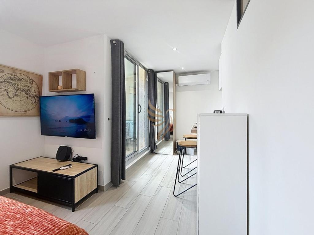 Cosy Parc A – Douceur & Confort au Cœur de Fréjus - 4