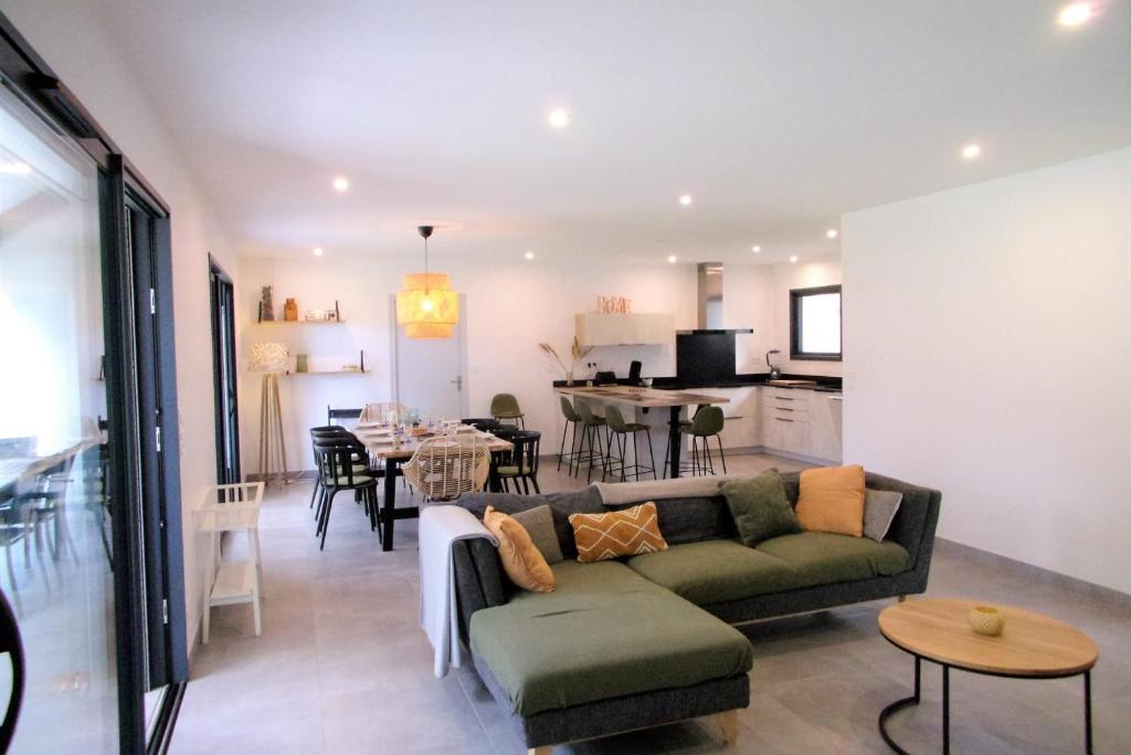 Maison contemporaine spacieuse avec jardin - 2
